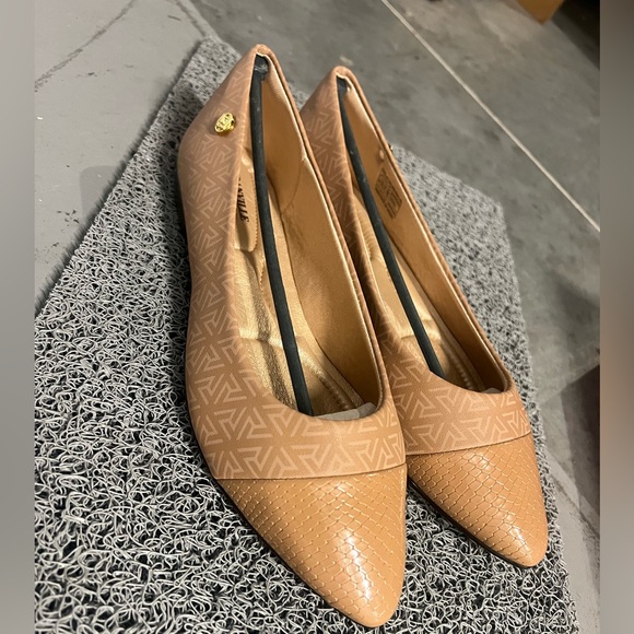 Lady Shoes - Picture 4 of 6